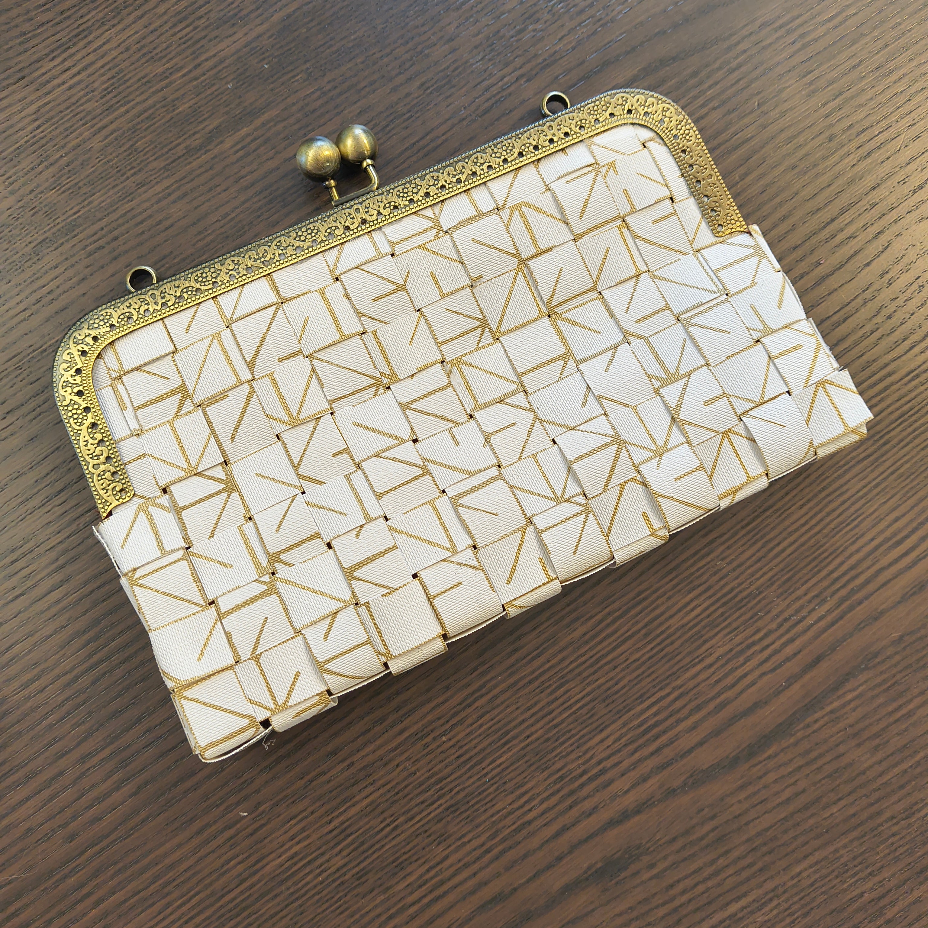 Kiss Clasp Clutch