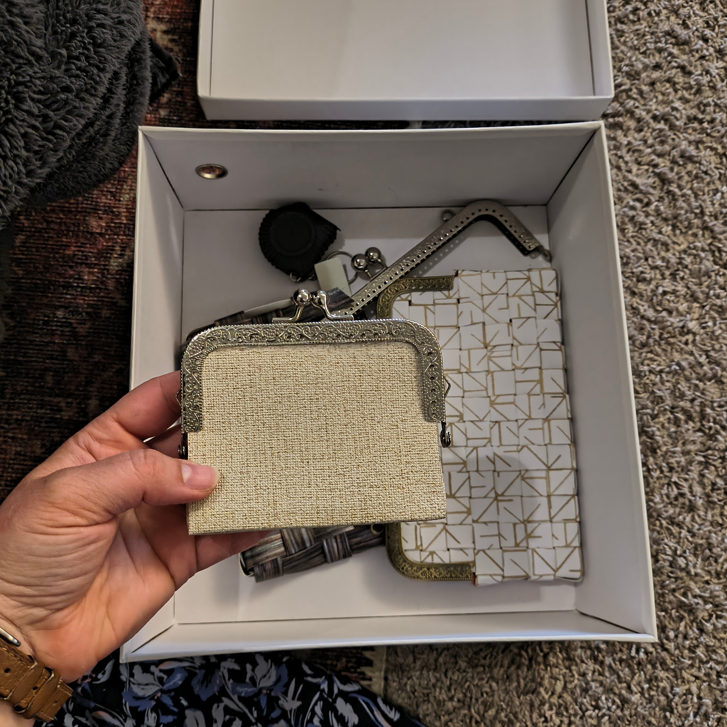 Teensy Weensy Kiss Clasp Clutch